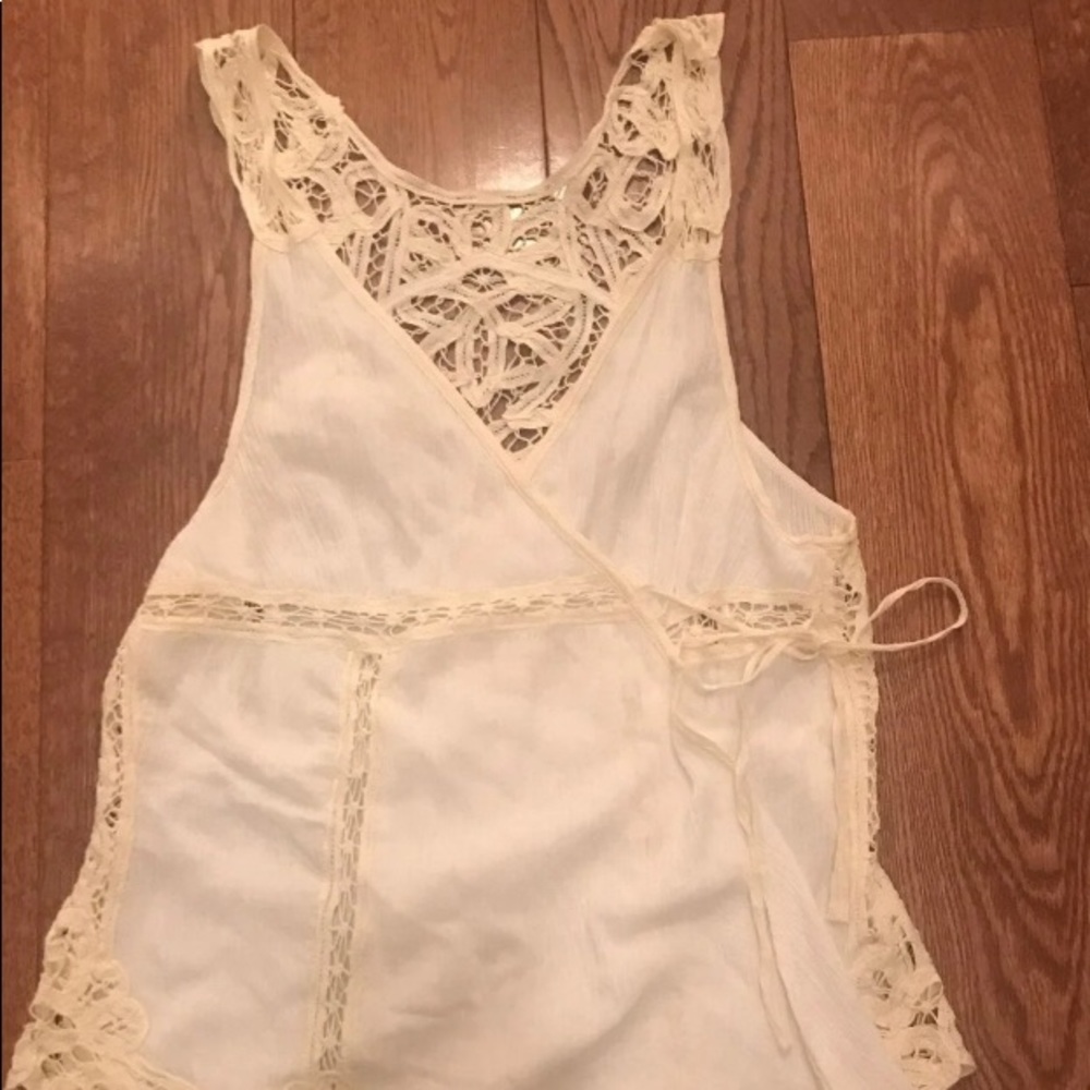 Beautifully embroidered free people top.